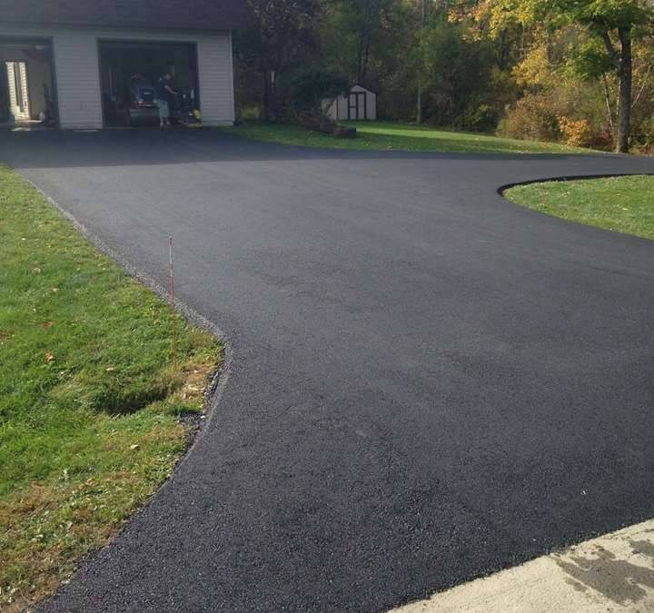 Signs You Should Use Sealcoating On Your Asphalt